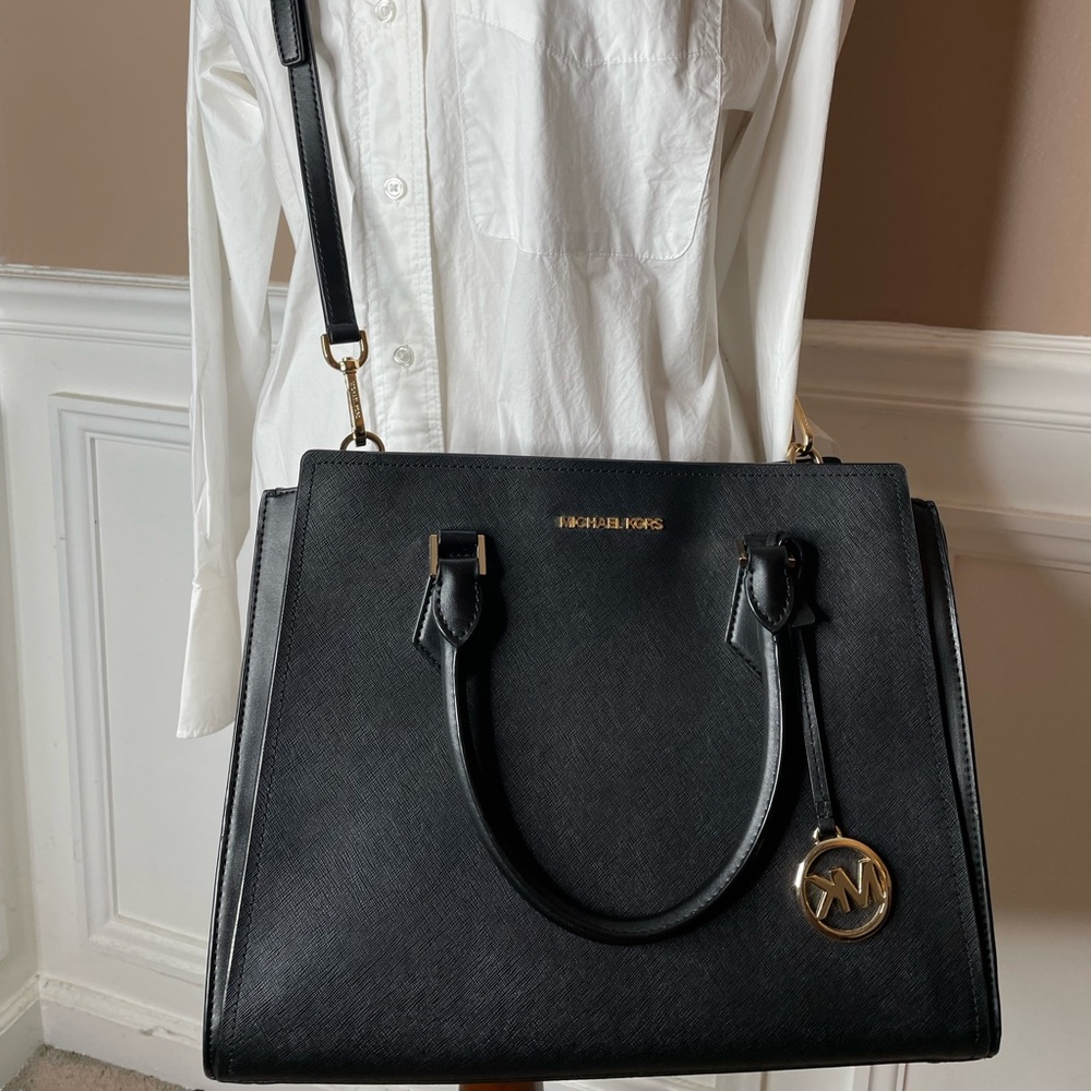 EUC Michael Kors satchel bag